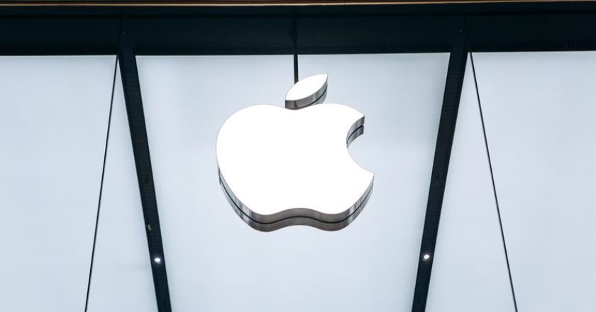 Apple Becomes World’s First Company to Hit $3tn Market Value