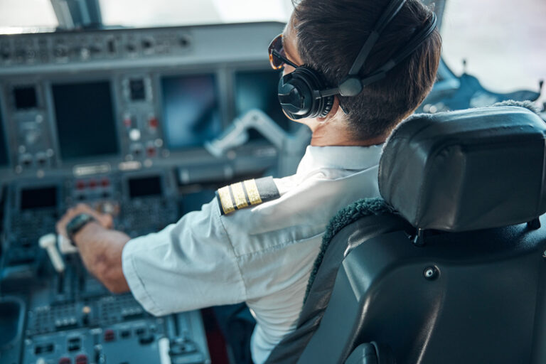 A Guide for Students Aspiring to Become Pilots