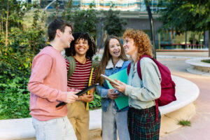 How to Navigate Social Scenes Responsibly as a New College Student