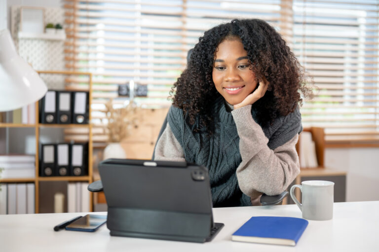 How Digital Marketing Creates Income Opportunities for Students